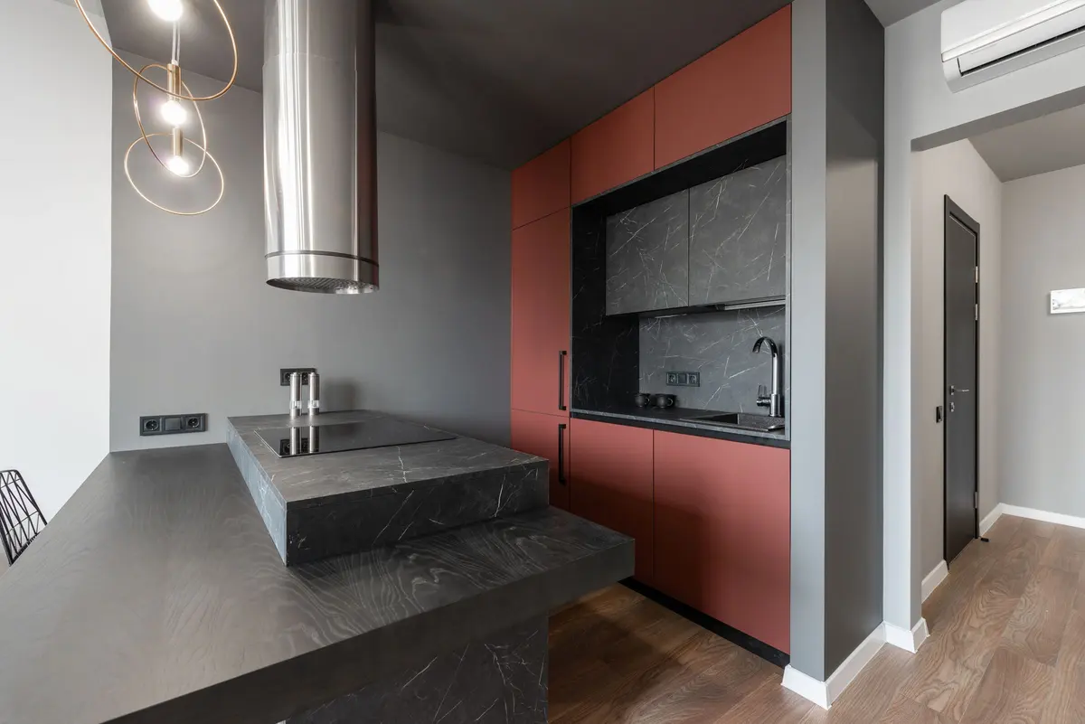 Minimalist kitchen island with a quartz worktop and metal fittings
